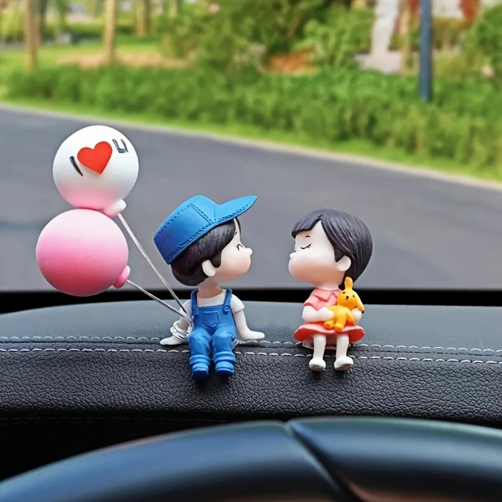 SweetRide Couple Figurine – Cute Car Dashboard Decoration