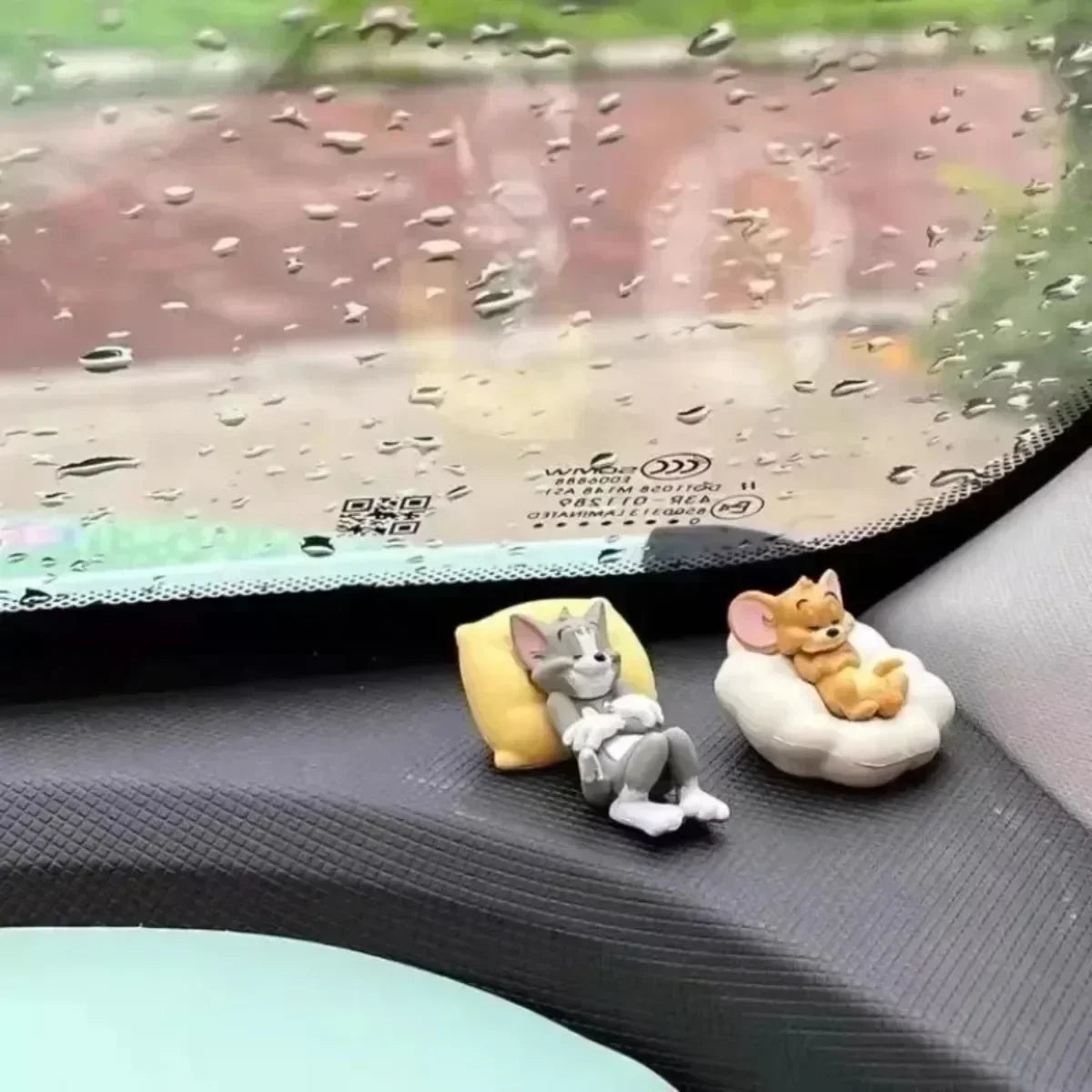 WhiskerChase Cat & Mouse Cartoon Figurines – Desk & Car Ornament