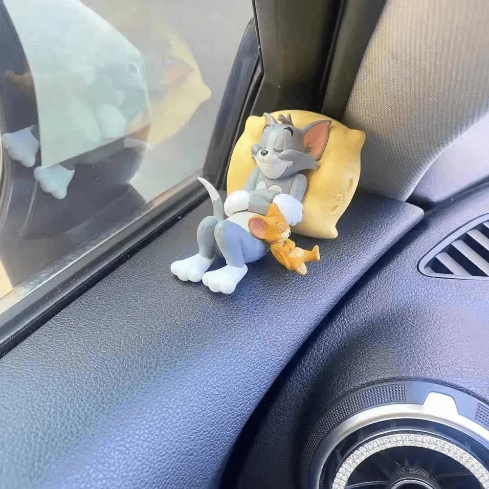 WhiskerChase Cat & Mouse Cartoon Figurines – Desk & Car Ornament