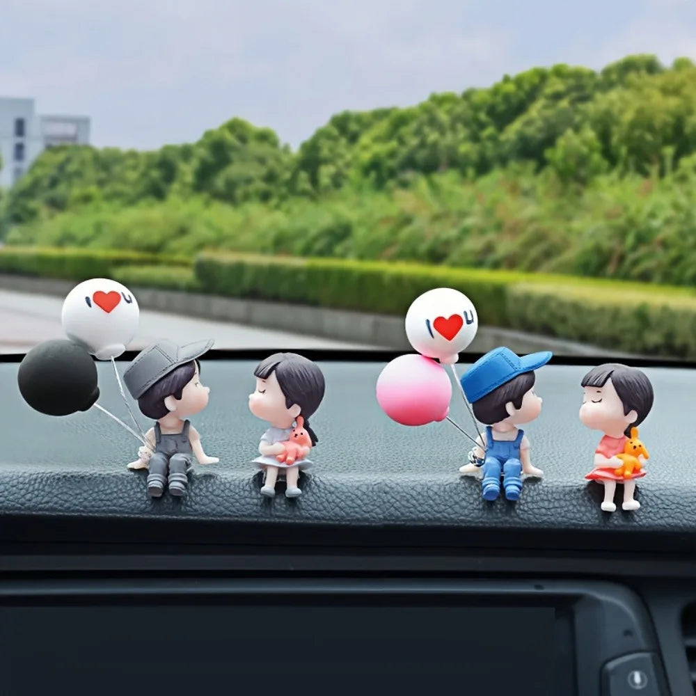 SweetRide Couple Figurine – Cute Car Dashboard Decoration