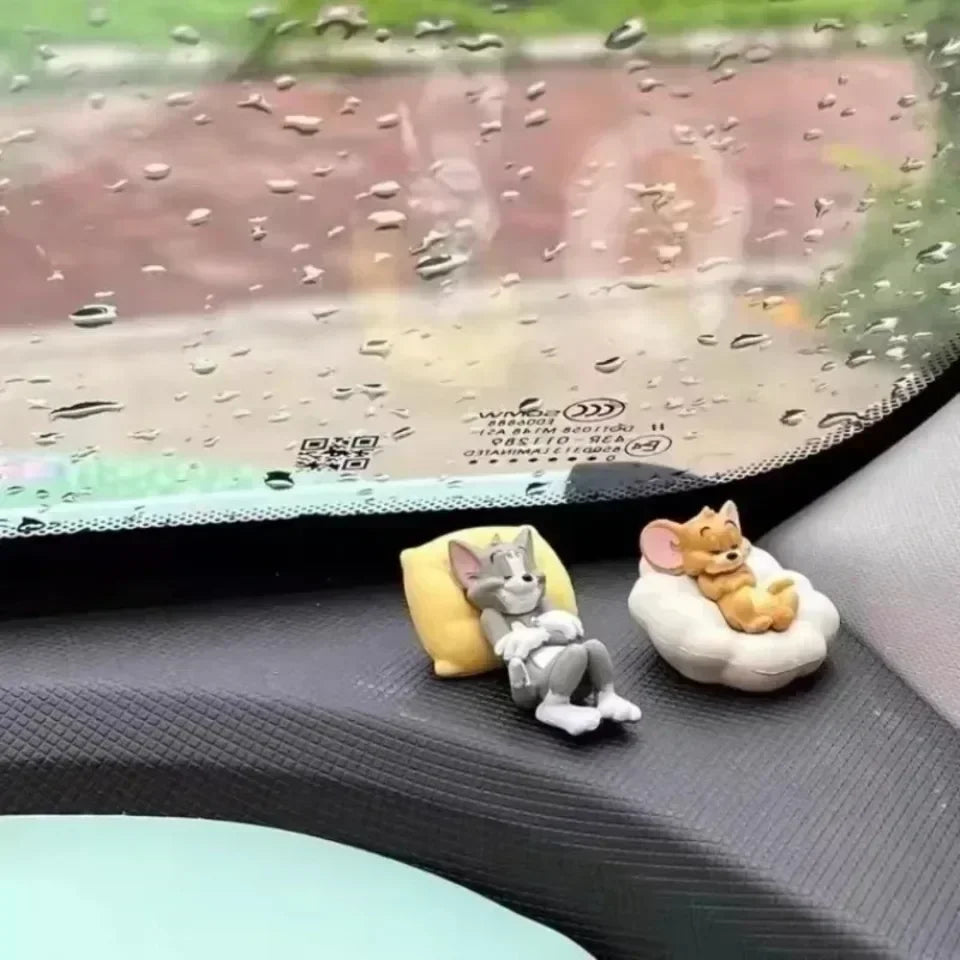 WhiskerChase Cat & Mouse Cartoon Figurines – Desk & Car Ornament