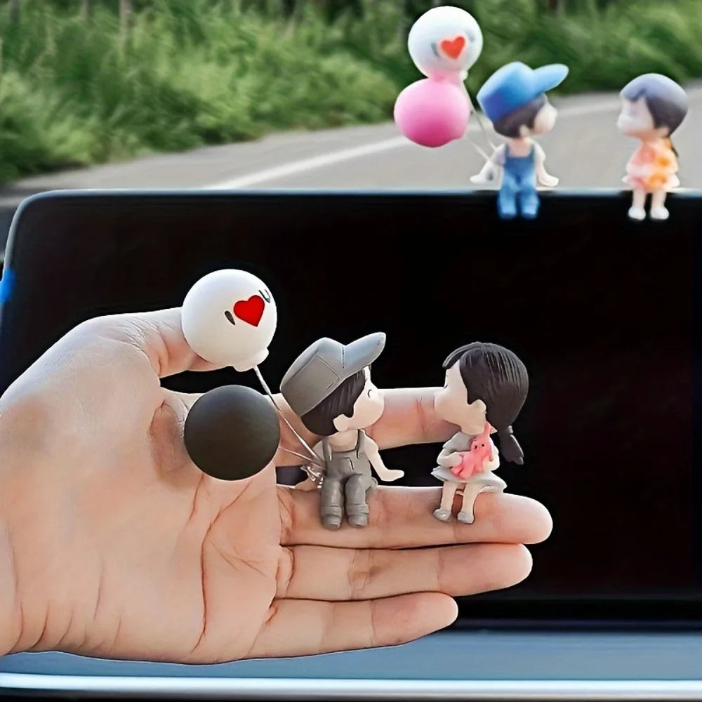 SweetRide Couple Figurine – Cute Car Dashboard Decoration